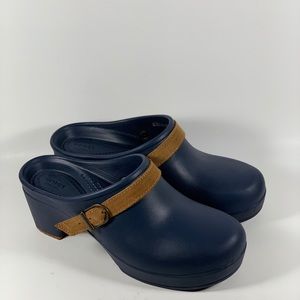 crocs dual comfort clogs